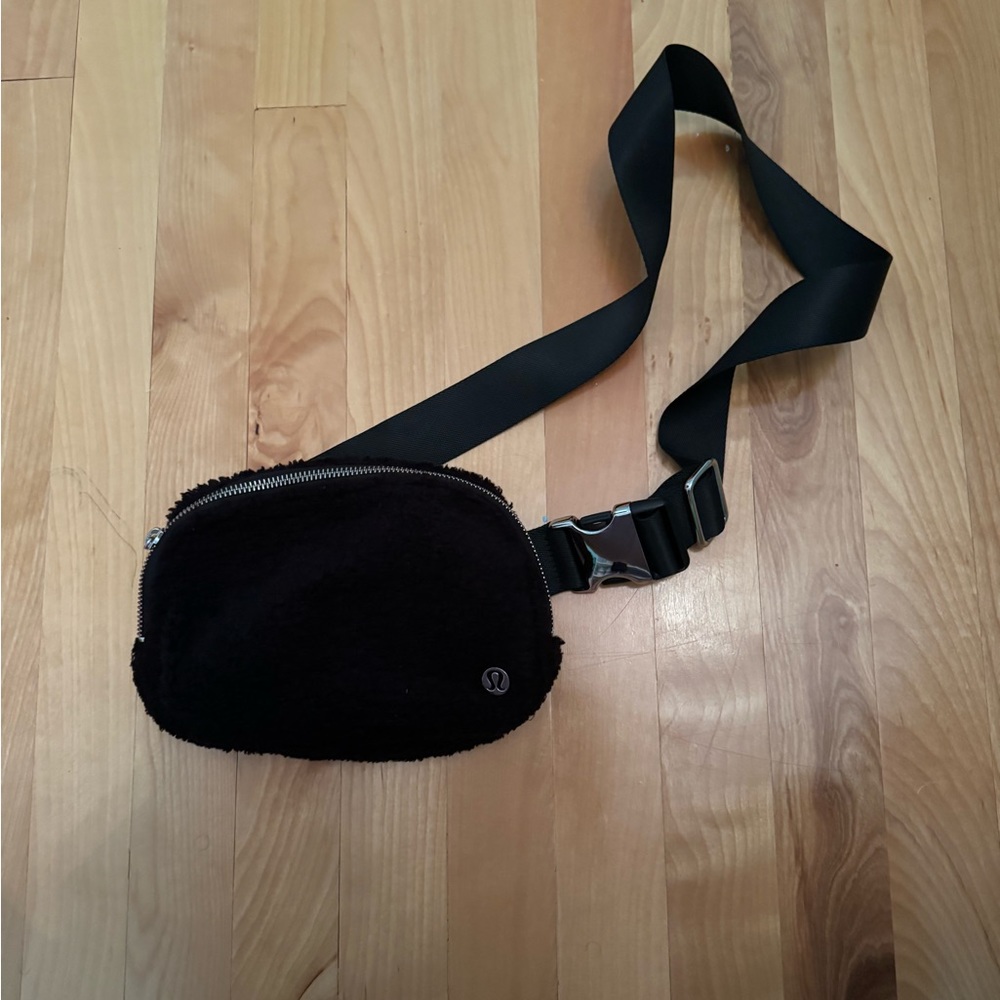 Lululemon belt bag fleece